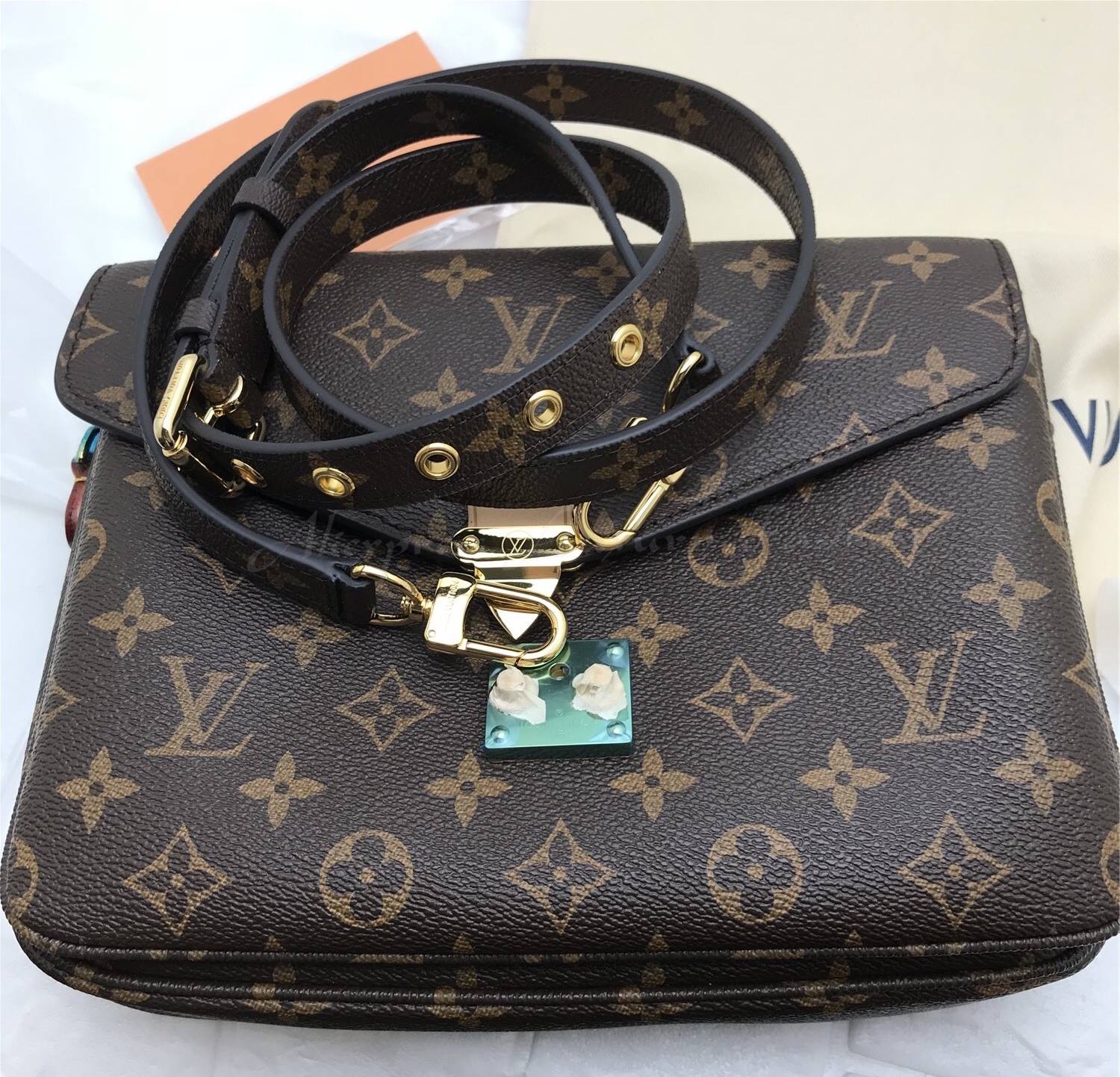 Counterfeit Handbags Flood The Retail And Resale Market - Entrupy